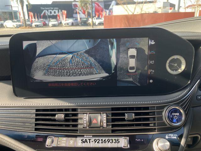 Lexus LS 2022-07 3377910-15