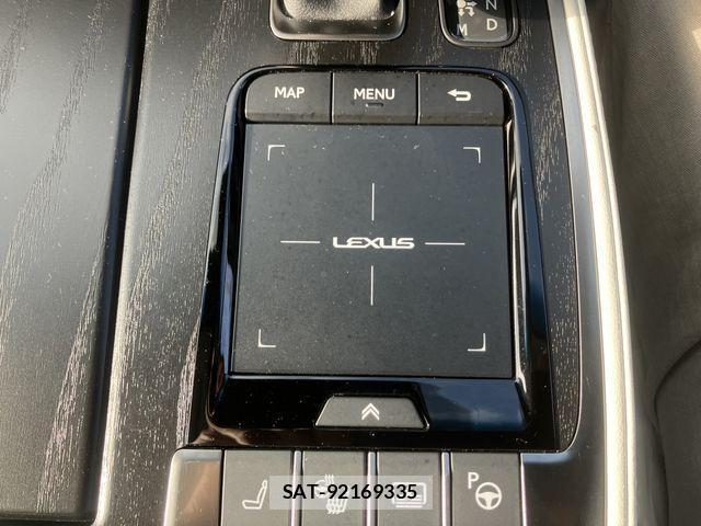 Lexus LS 2022-07 3377910-17