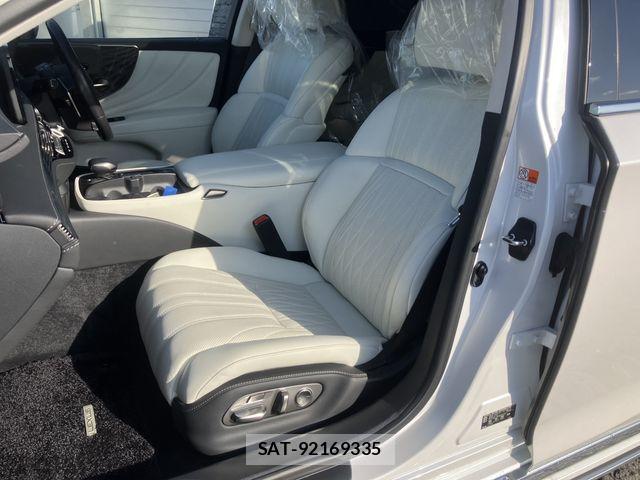 Lexus LS 2022-07 3377910-21