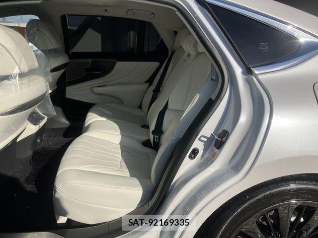 Lexus LS 2022-07 3377910-24