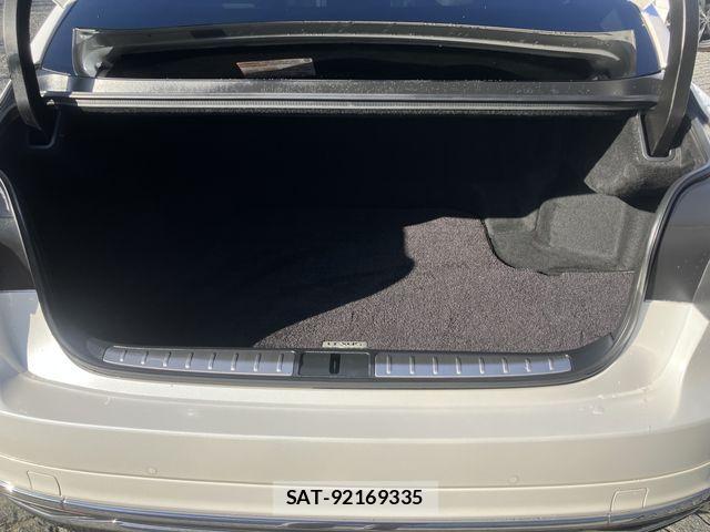 Lexus LS 2022-07 3377910-25