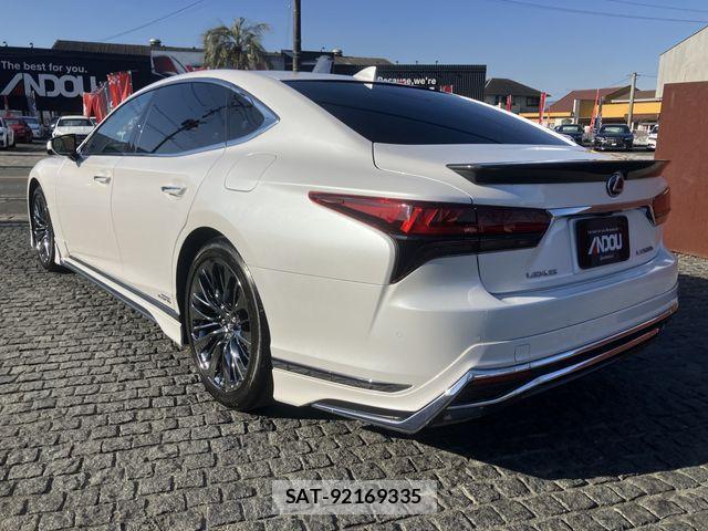 Lexus LS 2022-07 3377910-2