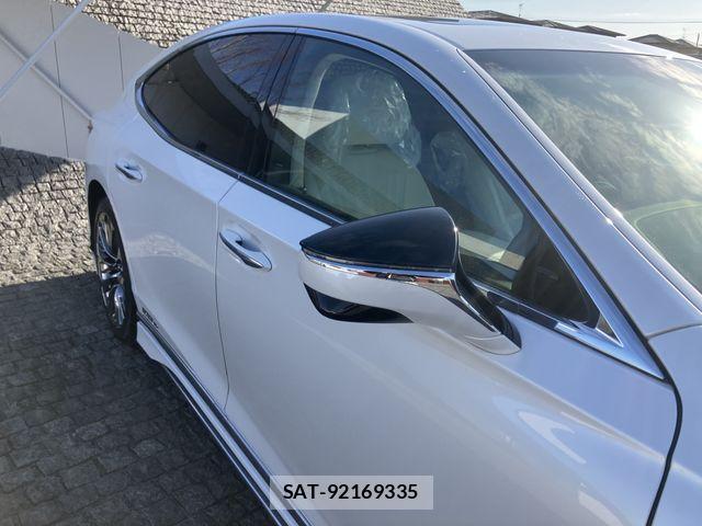 Lexus LS 2022-07 3377910-4