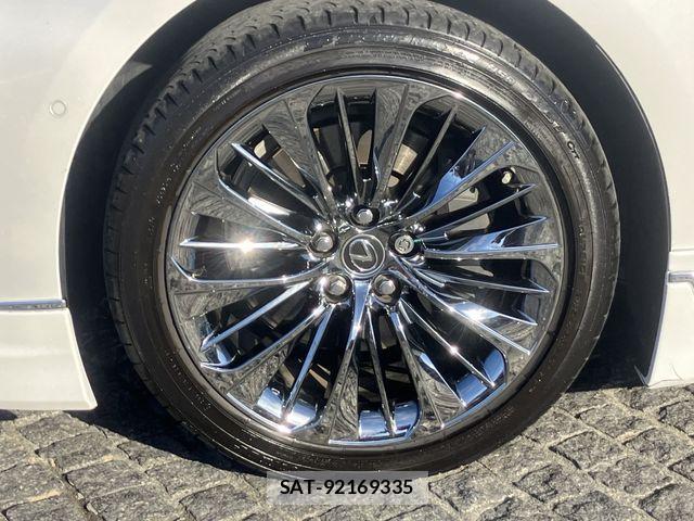 Lexus LS 2022-07 3377910-7