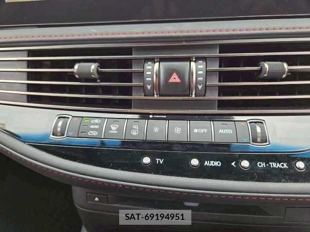 Lexus LS 2021-03 3674635-9