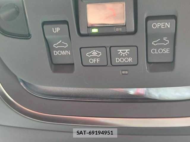 Lexus LS 2021-03 3674635-10
