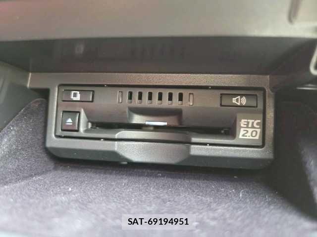 Lexus LS 2021-03 3674635-11