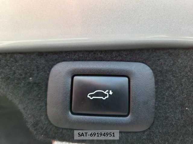 Lexus LS 2021-03 3674635-15
