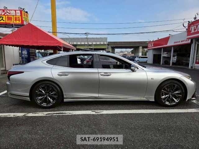 Lexus LS 2021-03 3674635-17