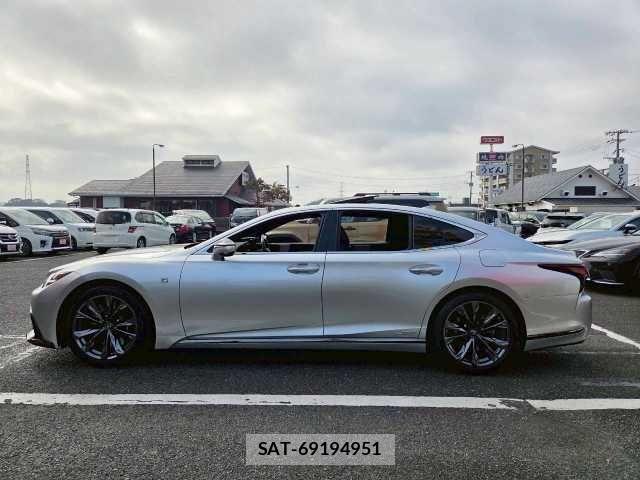 Lexus LS 2021-03 3674635-18