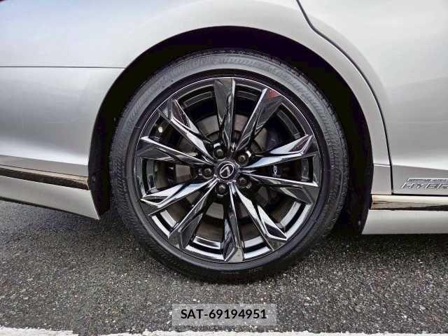 Lexus LS 2021-03 3674635-19
