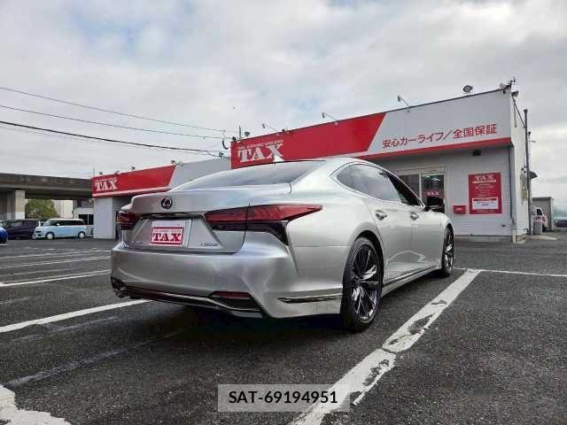 Lexus LS 2021-03 3674635-2