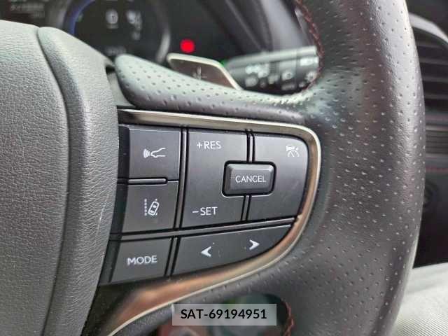 Lexus LS 2021-03 3674635-5
