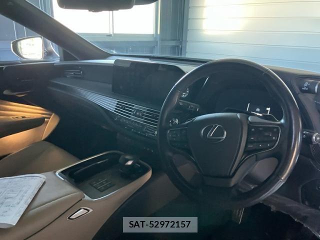 Lexus LS 2023-11 4755035-10