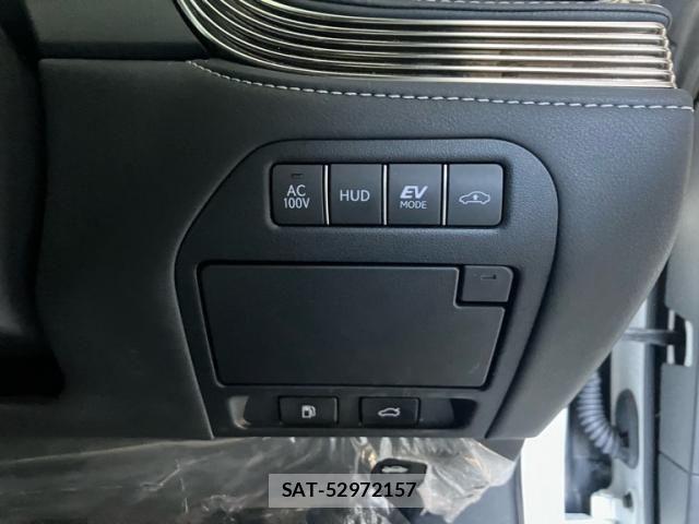 Lexus LS 2023-11 4755035-12