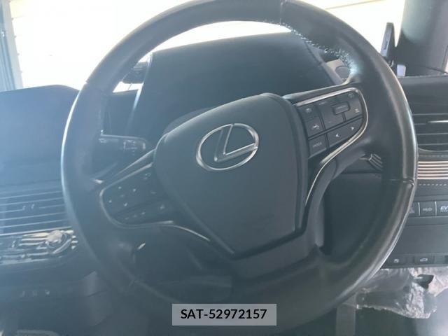 Lexus LS 2023-11 4755035-13