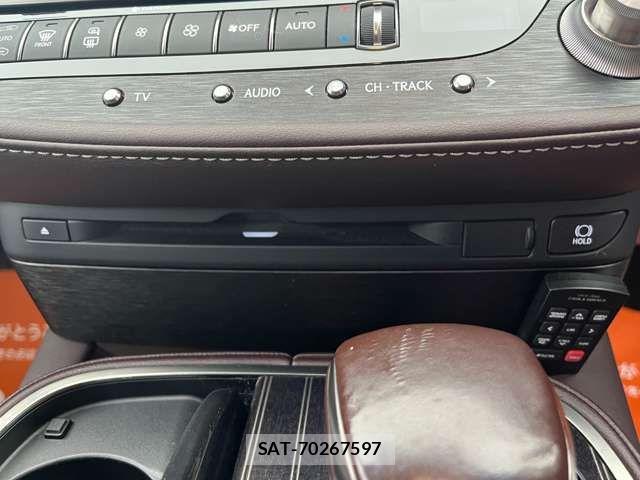 Lexus LS 2017-12 6011649-9