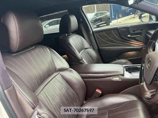 Lexus LS 2017-12 6011649-1