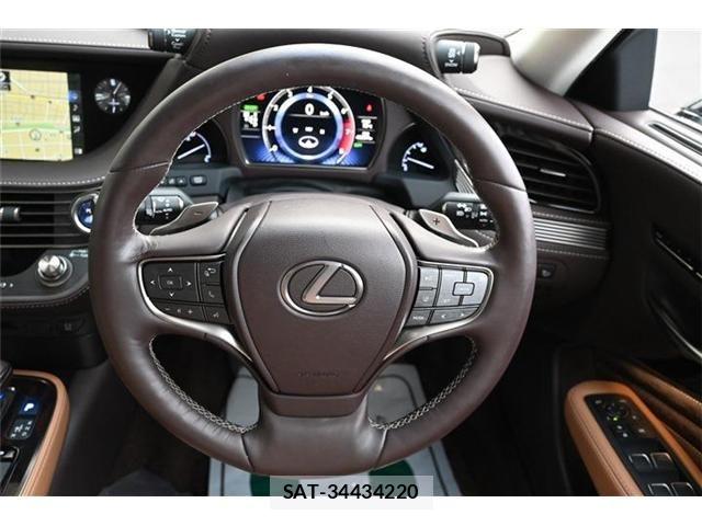 Lexus LS 2020-07 6011648-13
