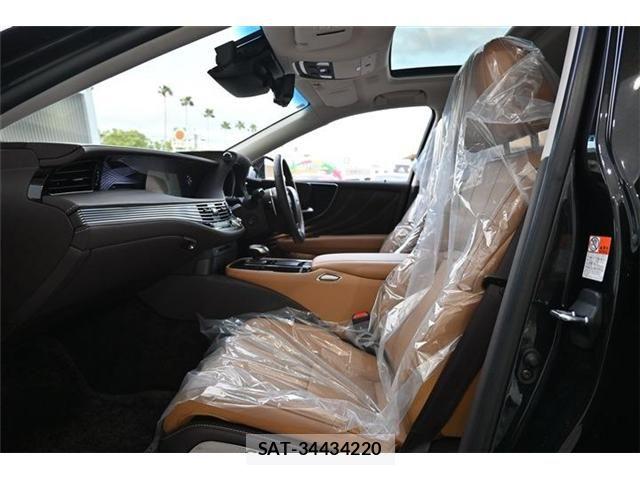 Lexus LS 2020-07 6011648-14