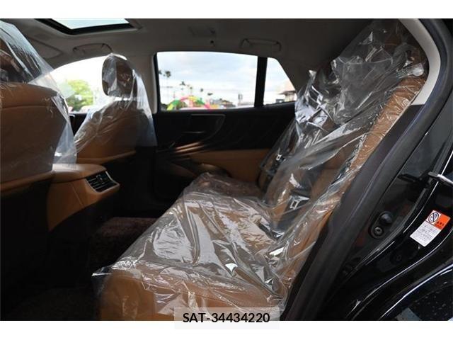 Lexus LS 2020-07 6011648-15