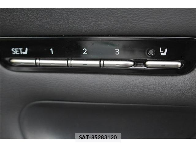 Lexus LS 2018-01 6612859-4