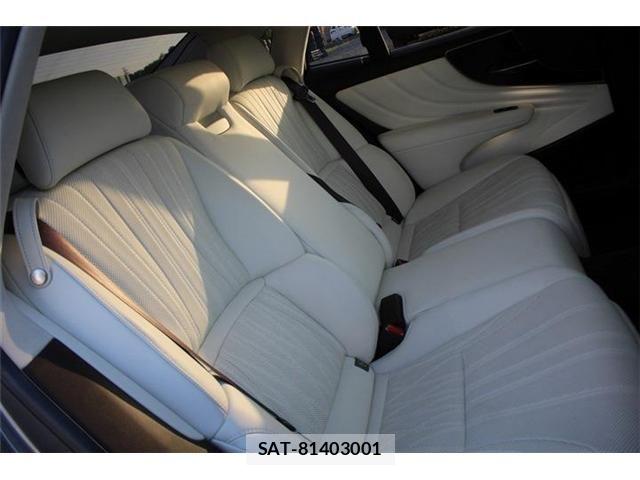Lexus LS 2017-11 6612858-23