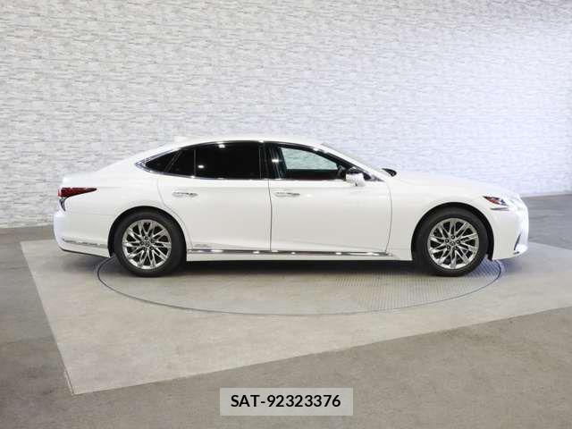 Lexus LS 2018-01 6641835-14