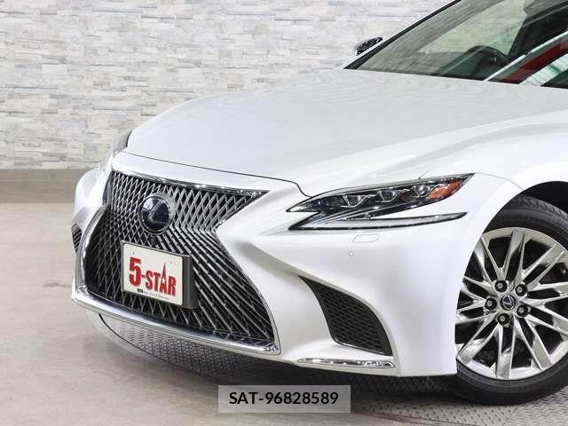 Lexus LS 2017-12 6641836-11