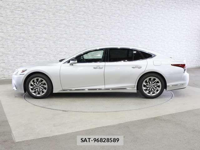 Lexus LS 2017-12 6641836-17