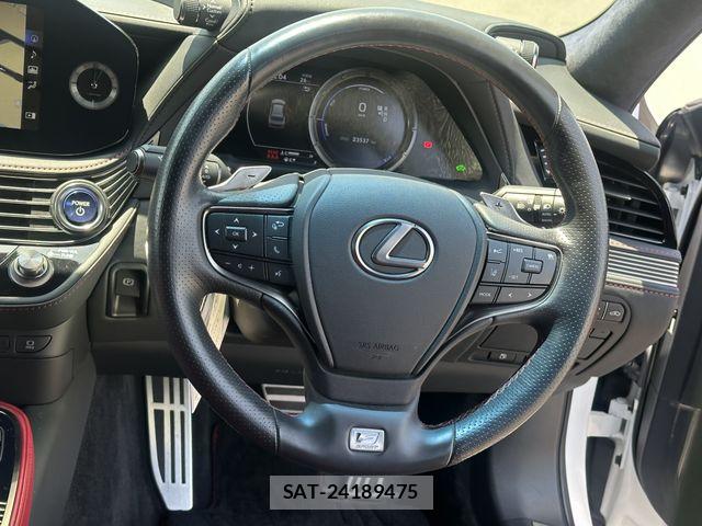 Lexus LS 2021-04 6907736-11