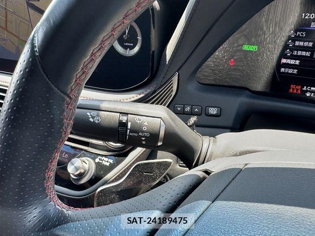 Lexus LS 2021-04 6907736-12