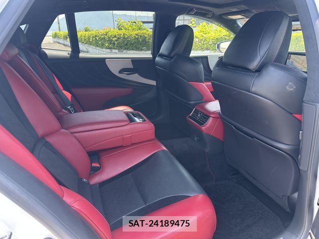 Lexus LS 2021-04 6907736-17