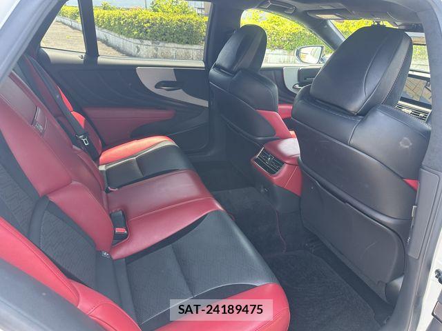 Lexus LS 2021-04 6907736-19