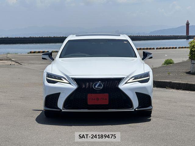 Lexus LS 2021-04 6907736-24