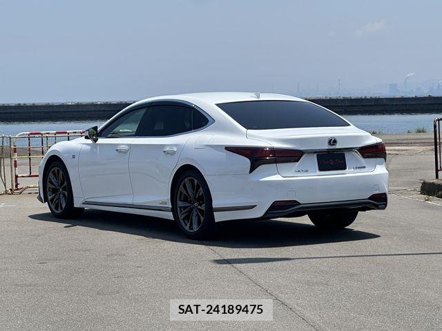 Lexus LS 2021-04 6907736-25