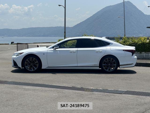 Lexus LS 2021-04 6907736-26