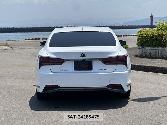 Lexus LS 2021-04 6907736-27