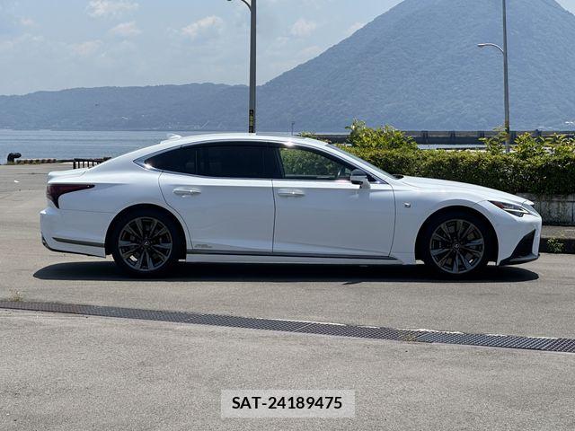 Lexus LS 2021-04 6907736-28
