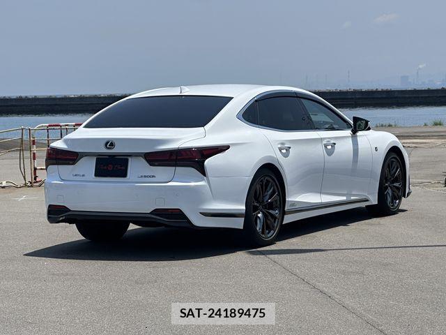Lexus LS 2021-04 6907736-2