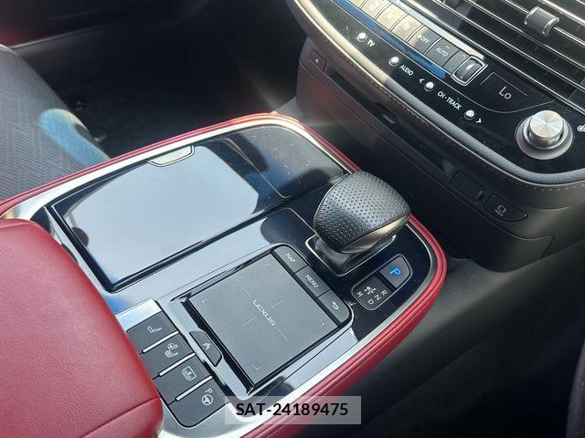 Lexus LS 2021-04 6907736-7
