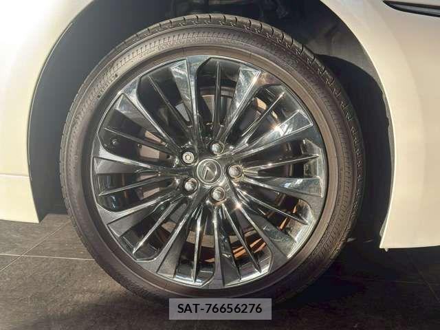 Lexus LS 2018-10 7020772-17