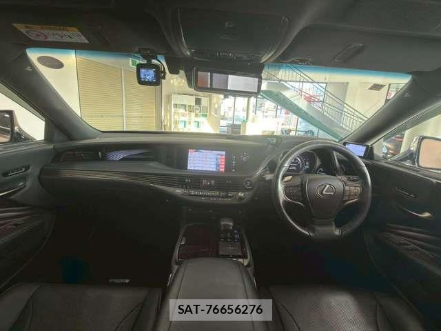 Lexus LS 2018-10 7020772-19
