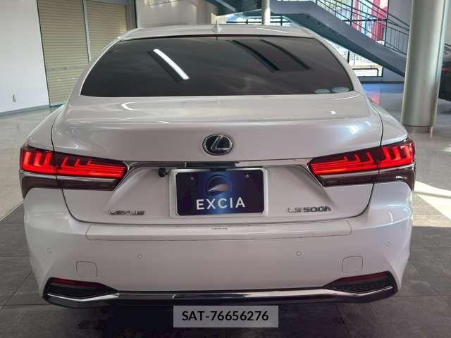 Lexus LS 2018-10 7020772-8