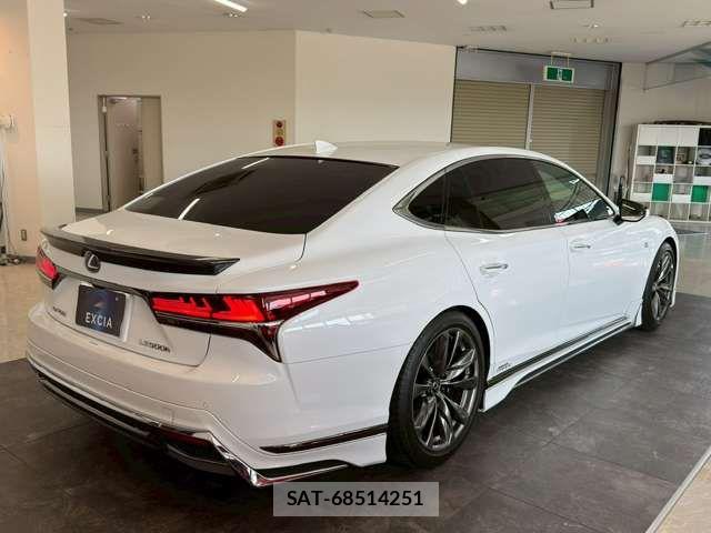 Lexus LS 2018-03 7020769-8