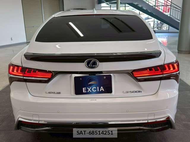 Lexus LS 2018-03 7020769-5