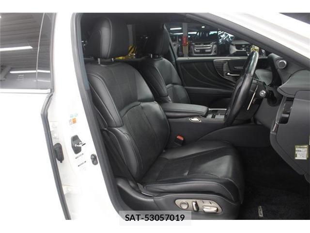 Lexus LS 2018-06 7020773-24