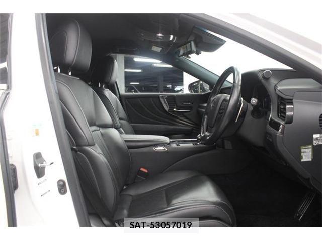 Lexus LS 2018-06 7020773-26