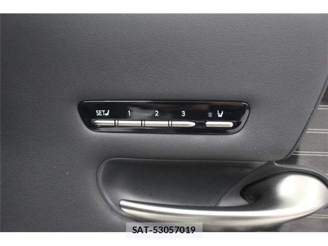 Lexus LS 2018-06 7020773-29