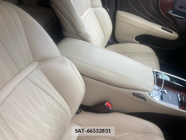 Lexus LS 2017-12 7059266-11